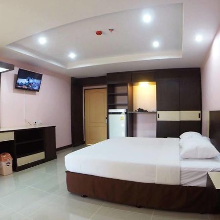 Oyo 523 Aa Pattaya Ville Exteriör bild