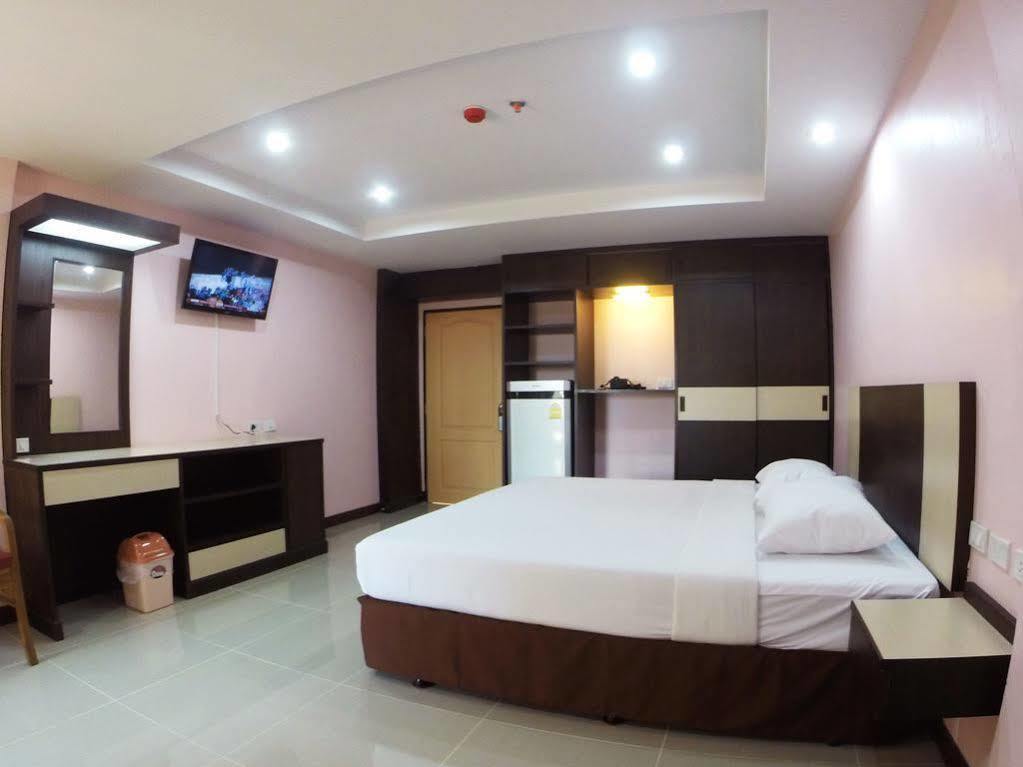 Oyo 523 Aa Pattaya Ville Exteriör bild