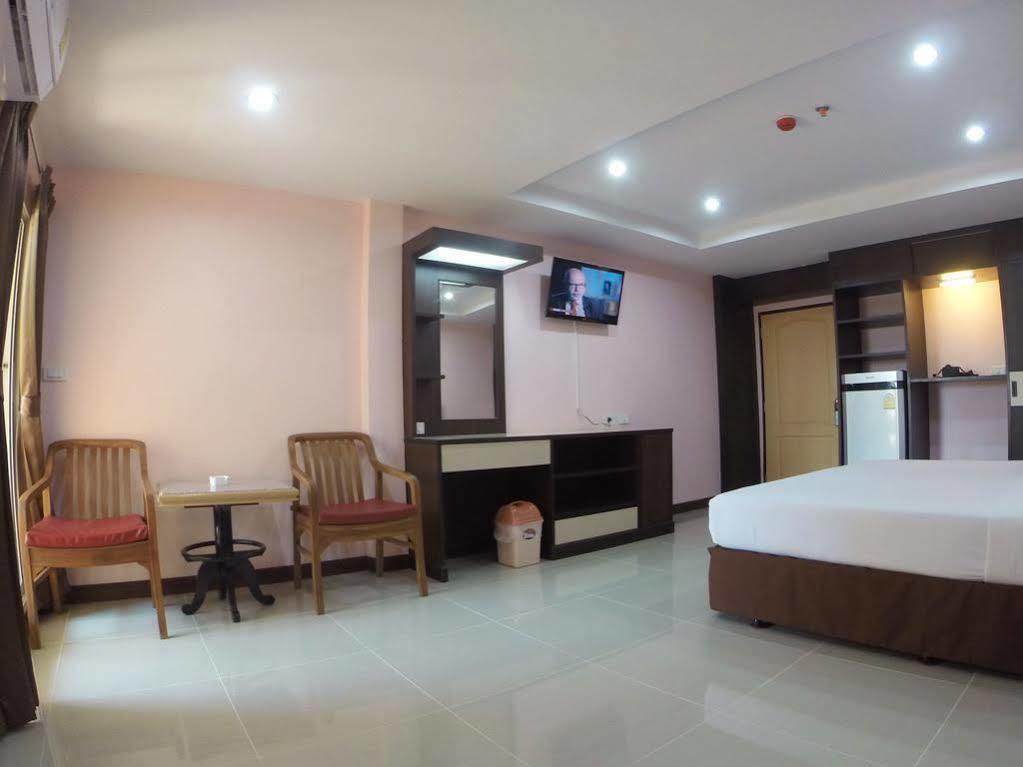 Oyo 523 Aa Pattaya Ville Exteriör bild