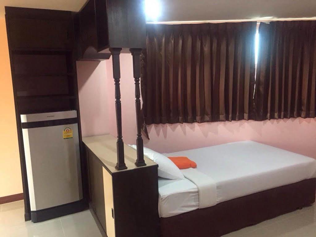 Oyo 523 Aa Pattaya Ville Exteriör bild