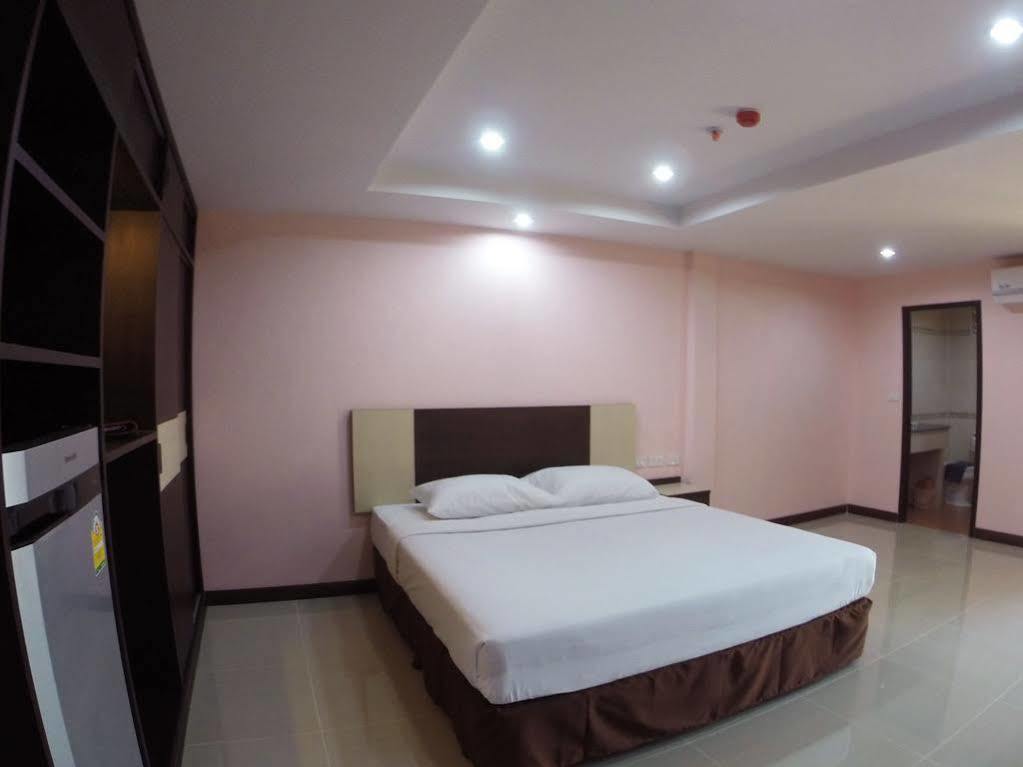 Oyo 523 Aa Pattaya Ville Exteriör bild
