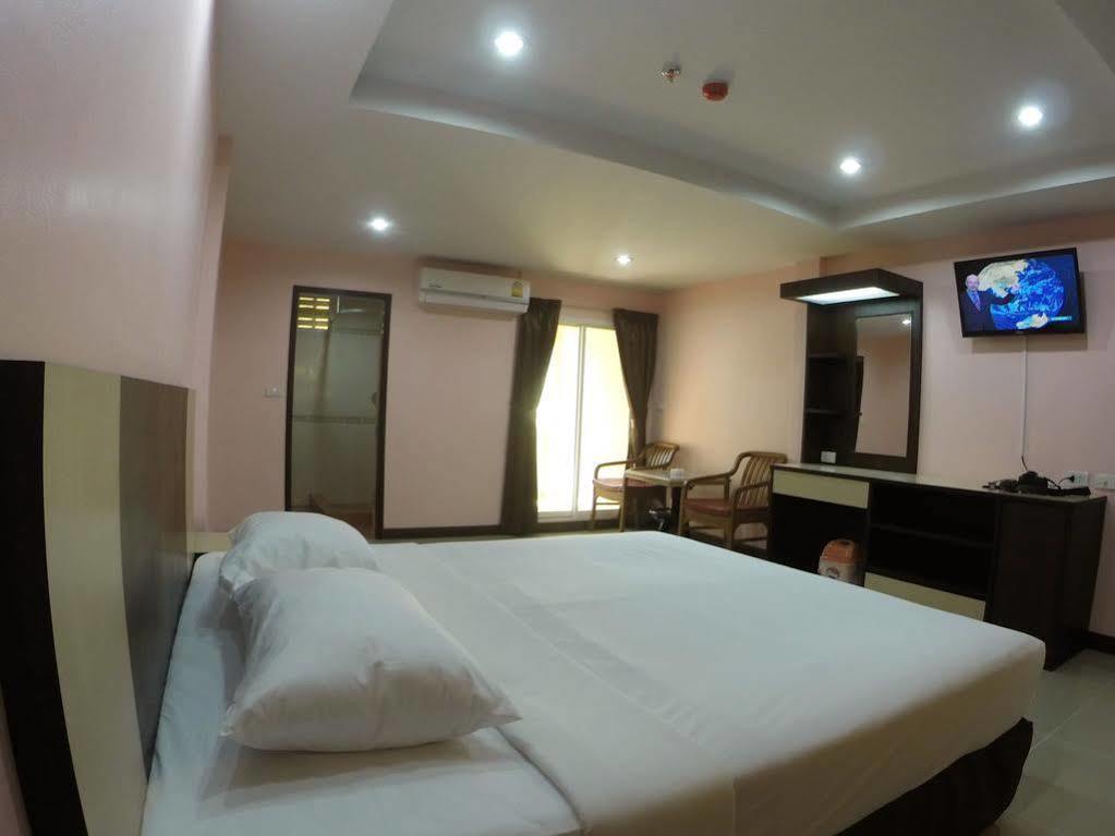 Oyo 523 Aa Pattaya Ville Exteriör bild