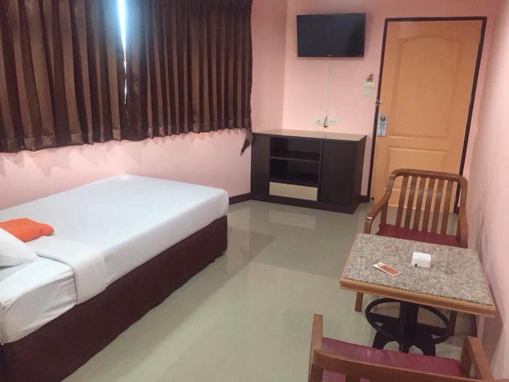 Oyo 523 Aa Pattaya Ville Exteriör bild