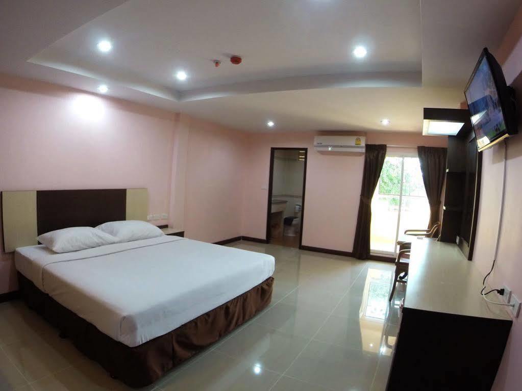 Oyo 523 Aa Pattaya Ville Exteriör bild
