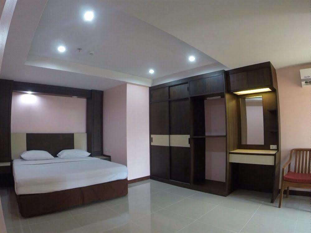 Oyo 523 Aa Pattaya Ville Exteriör bild