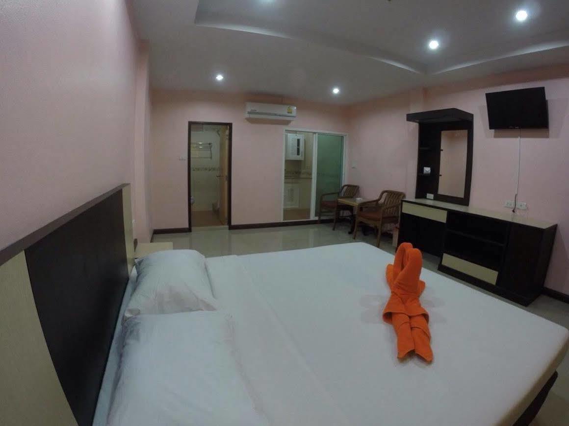 Oyo 523 Aa Pattaya Ville Exteriör bild